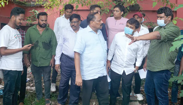 ଅଭିଯୋଗ ଶୁଣୁ ନ ଥିଲେ, ନର୍ଦ୍ଦମା ପାଣି ନିଷ୍କାସନ ପାଇଁ ରେଭେନ୍‌ସା ଛାତ୍ର ରାସ୍ତାରେ