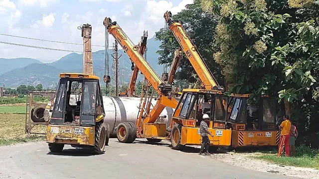 ଭାରସାମ୍ୟ ହରାଇ ଓଲଟିଲା ଗ୍ୟାସ ଟ୍ୟାଙ୍କର, ରାୟଗଡ଼ା ବାଇପାସରେ ୧୦ ଘଣ୍ଟା ଯାତାୟାତ ଠପ୍