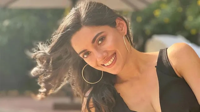 ଆପଣ ଜାଣନ୍ତି କି କେଉଁ କାରଣରୁ ଚର୍ଚ୍ଚା ପାଲଟିଛନ୍ତି ୟୁପିର ଏହି ସୁନ୍ଦରୀ ଯୁବତୀ?