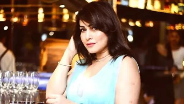 ସାଲିସ୍‌ କରିବାକୁ ଅଭିନେତ୍ରୀ ରାଜି ନହେବାରୁ ସିନେମାରୁ ଦୃଶ୍ୟ କାଟି ଦେଇଥିଲେ ନିର୍ଦ୍ଦେଶକ