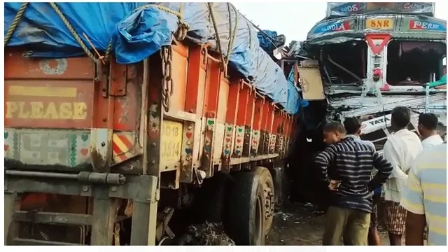 ୨ ଟ୍ରକ୍ ମୁହାଁମୁହିଁ ଧକ୍କା: ଚାଲିଗଲା ଦୁଇଟି ଜୀବନ