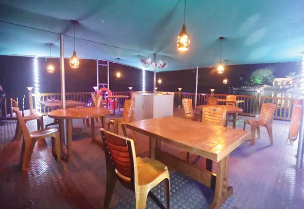 ସିଲ୍‌ଭର୍‌ ସିଟି ବୋଟ୍‌ କ୍ଲବ୍‌ରେ ୩୦ ସିଟ୍‌ର ଫ୍ଲୋଟି˚ ରେଷ୍ଟୁରାଣ୍ଟ, ରବିବାରରୁ ଖୋଲିବ; ଟେବୁଲ୍‌ ପିଛା ଘଣ୍ଟାକୁ ୧୨ ଶହ