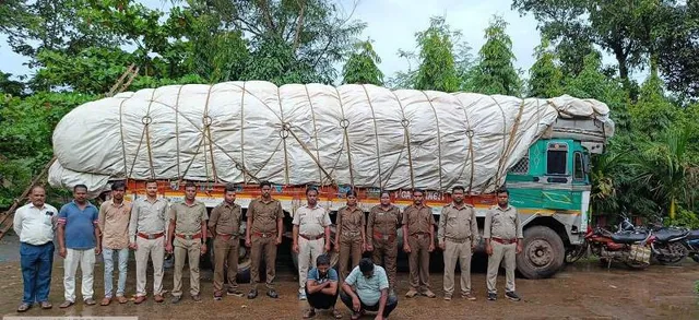 ଚୋରା ଚାଲାଣ ବେଳେ ୭ ଲକ୍ଷରୁ ଊର୍ଦ୍ଧ୍ବ ଟଙ୍କାର କେନ୍ଦୁପତ୍ର ବୋଝେଇ ଟ୍ରକ ଜବତ, ଡ୍ରାଇଭର ଗିରଫ