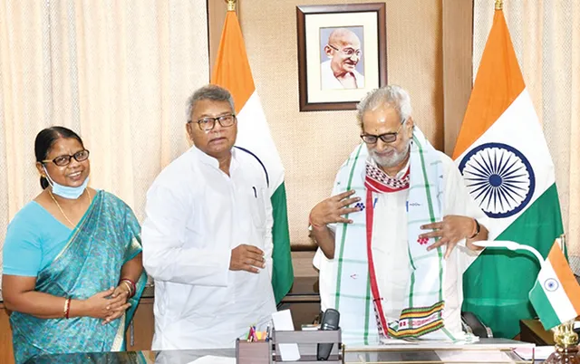 ରାଜ୍ୟପାଳଙ୍କୁ ଆଦିବାସୀ ସେଙ୍ଗଲ ଅଭିଯାନର ସ୍ମାରକପତ୍ର