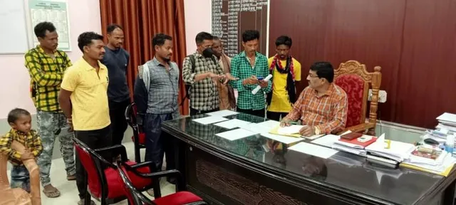 ଭେଣ୍ଡିଆଯୋଡି ସ୍କୁଲର ଦୁରବସ୍ଥା: ଫଟା କାନ୍ଥ ଏବଂ ବିପଦସଙ୍କୁଳ ଛାତ ତଳେ ବସୁଛନ୍ତି ଛାତ୍ରଛାତ୍ରୀ