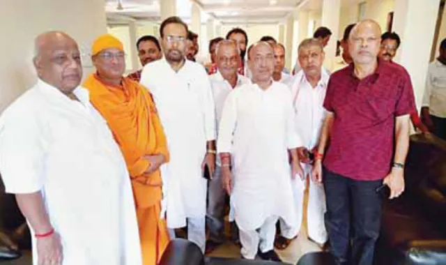 ‘ପୁରୁଣା ସଂପର୍କକୁ ଯୋଡ଼ୁଛି: ବିଜୟ ମହାପାତ୍ରଙ୍କ ଭଦ୍ରକ ଗସ୍ତକୁ ନେଇ ଚର୍ଚ୍ଚା