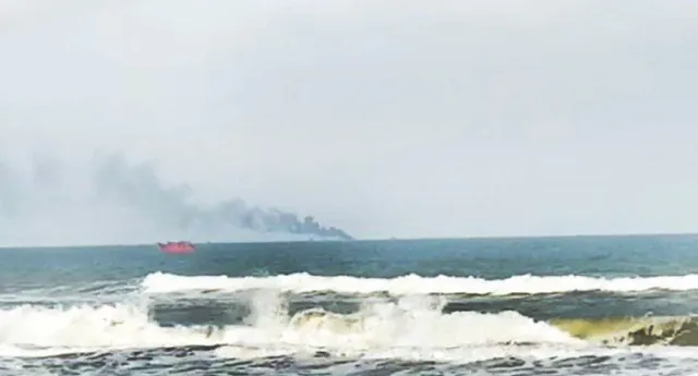 ସମୁଦ୍ର ଭିତରେ ଜଳୁଛି ଟ୍ରଲର, ମଝି ସମୁଦ୍ରରେ ଚାରିପଟୁ କର୍ଡନ କଲା କୋଷ୍ଟଗାର୍ଡ