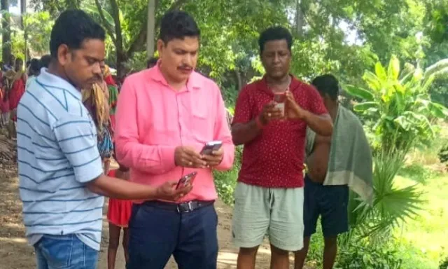 ଭୁଲ୍ ଟିକାକରଣ ପାଇଁ ଶିଶୁପୁତ୍ରର ମୃତ୍ୟୁ! ମାଟି ତଳୁ ଶବ କାଢ଼ିଲା ପୁଲିସ, ବ୍ୟବଚ୍ଛେଦ ପାଇଁ ୩ ଡାକ୍ତରଖାନା ବୁଲିଲା ଶବ