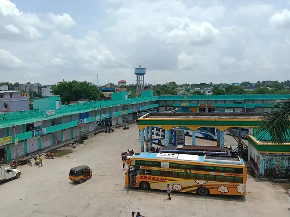 ଚରମ ସୀମାରେ ବସ୍‌ଷ୍ଟାଣ୍ଡ ବିବାଦ: ଗଡ଼ିଲା ନାହିଁ ଘରୋଇ ବସ୍‌