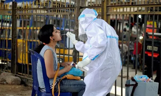 ଦେଶରେ କମୁଛି କୋଭିଡ୍‌-୧୯ ସଂକ୍ରମଣ; ବୃଦ୍ଧି ପାଉଛି ସକ୍ରିୟ ଆକ୍ରାନ୍ତଙ୍କ ସଂଖ୍ୟା