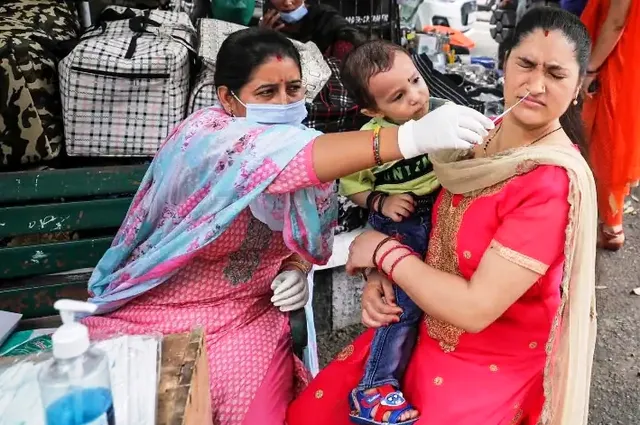 କ୍ରମାଗତ ୩ ଦିନ ହେବ ଦେଶରେ କୋଭିଡ୍‌-୧୯ ସଂକ୍ରମଣ ସଂଖ୍ୟା ୨୦ ହଜାର ଉପରେ; କମୁଛି ସକ୍ରିୟ ଆକ୍ରାନ୍ତଙ୍କ ସଂଖ୍ୟା