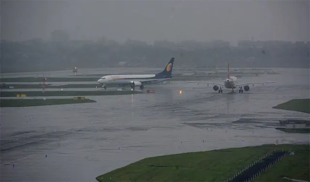 ଦିଲ୍ଲୀରେ ପ୍ରବଳ ବର୍ଷା: ୭ ବିମାନର ଦିଗ ପରିବର୍ତ୍ତନ