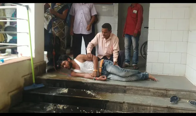 ଜମି ଚିହ୍ନଟରେ ବିଳମ୍ବ ନେଇ ଯୁବକ ବିଷ ପିଇବା ଘଟଣା: ହାତଗୁଂଜା ନେଇଥିବା ୧୦ ହଜାର ଟଙ୍କା ଫେରାଇଲେ ପିଅନ