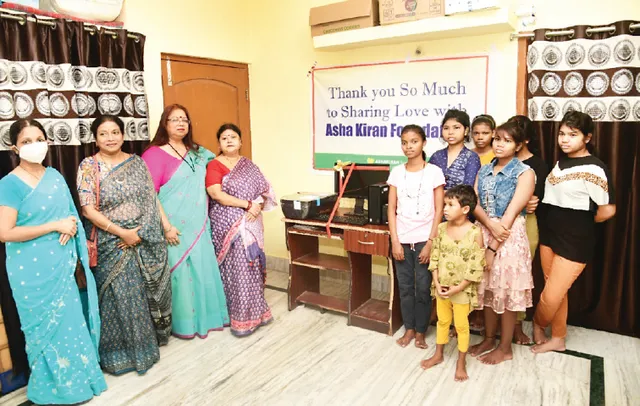 ଇକୋରୋ ପକ୍ଷରୁ କମ୍ପ୍ୟୁଟର ପ୍ରଦାନ