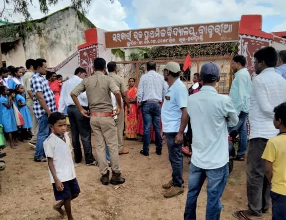 ବିଦ୍ୟାଳୟରେ ତାଲା ପକାଇଲେ ଜମି ମାଲିକ, ପ୍ରଶାସନ ପହଞ୍ଚି ଖୋଲିଲା