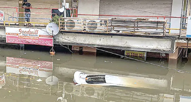 ଗୁଜରାଟରେ ବନ୍ୟା ସ୍ଥିତି: ୨୪ ଘଣ୍ଟାରେ ୭ ମୃତ, ନାଗପୁରରେ କାର୍‌ ଭାସିଗଲା, ୩ ମୃତ