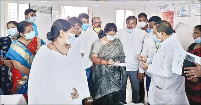 ବିଏମ୍‌ସି ହସ୍ପିଟାଲ୍‌ ବୁଲିଲେ ମେୟର: ଡାକ୍ତର ଅଭାବ, ଓଟି ବନ୍ଦ, ମେସିନ୍ ଅଚଳ