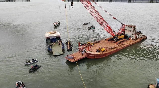 ନଦୀକୁ କାର୍‌ ଖସି ୪ ମୃତ