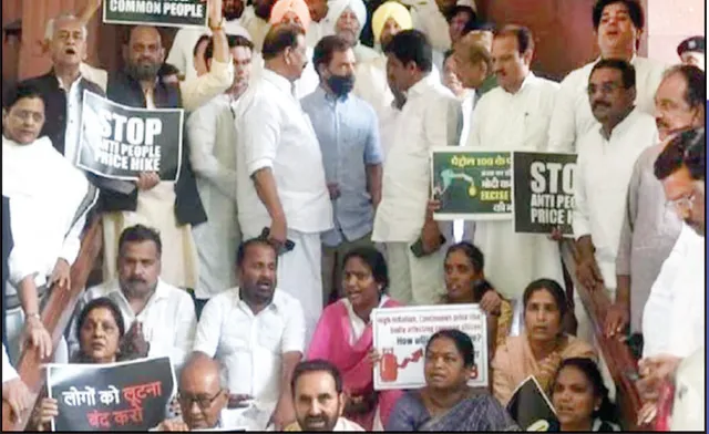 ୨୦ ନିଲମ୍ବିତ ରାଜ୍ୟସଭା ସାଂସଦଙ୍କ ୫୦ ଘଣ୍ଟିଆ ଅନଶନ