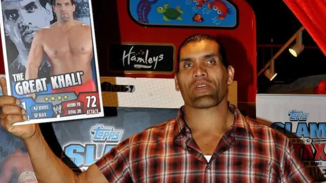 କାର୍‌ ଭିତରେ ପଶି ସେଲ୍‌ଫି ନେବାକୁ ଉଦ୍ୟମ କରୁଥିବା ଟୋଲ୍‌ କର୍ମଚାରୀଙ୍କୁ ରାଗରେ ଚାପୁଡ଼ା ମରିଲେ ଗ୍ରେଟ୍‌ ଖଲି