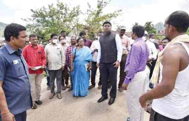 କୋଟିଆରେ ଓଡ଼ିଶା-ଆନ୍ଧ୍ର ଛକାପଞ୍ଝା, ସୀମାନ୍ତ ଗାଁରେ ପାର୍ବତୀପୁରମ ମାନ୍ୟମ ଜିଲ୍ଲାପାଳ