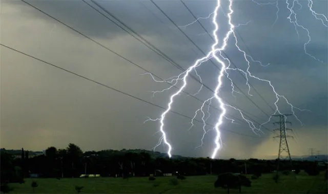 କ୍ରିକେଟଖେଳ ବେଳେ ବଜ୍ରପାତ, ଯୁବକ ମୃତ