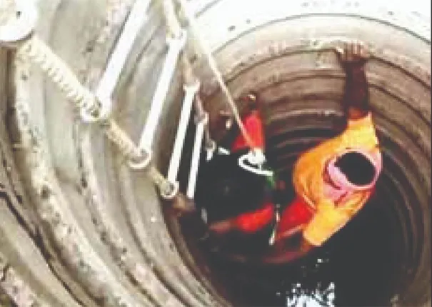 କୂଅରେ ଖସି ପଡ଼ିଥିବା ବୃଦ୍ଧା ଉଦ୍ଧାର