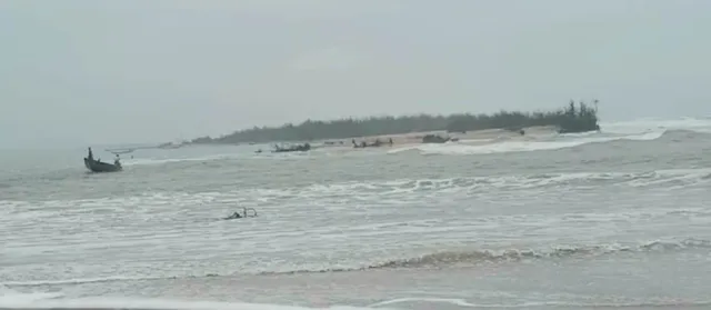 ଭୟଙ୍କର ରୂପ ନେଲା ଲୁଣାପାଣି ମୁହାଣ, ପୁରୀ ଆଡ଼କୁ ମେଲିଗଲା ଏକ କିମି