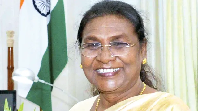 ଇତିହାସ ରଚିଲେ ଦ୍ରୌପଦୀ: ଓଡ଼ିଶା ଝିଅ ମୁଣ୍ଡରେ ରାଷ୍ଟ୍ରମୁକୁଟ