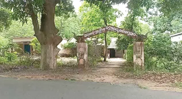 ବନ୍ଦ ବିଦ୍ୟାଳୟ ପାଲଟିଛି ଅସାମାଜିକଙ୍କ ଆଡ଼ାସ୍ଥଳୀ