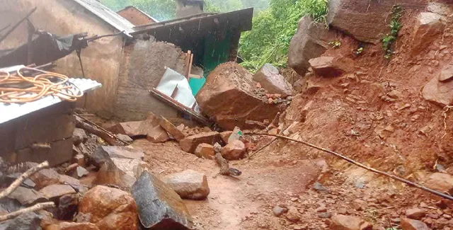 ଦକ୍ଷିଣ ଓଡ଼ିଶାରେ ବର୍ଷା ବିତ୍ପାତ: ପାହାଡ଼ରୁ ଖସୁଛି ଅତଡ଼ା