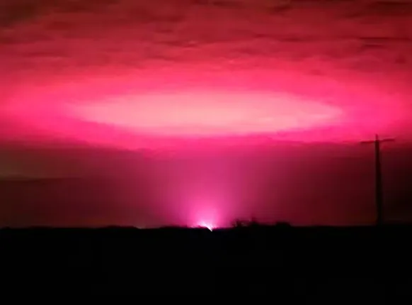 ଗଞ୍ଜେଇ ଚାଷ ପାଇଁ ଗୋଲାପୀ ପଡ଼ିଗଲା ଅଷ୍ଟ୍ରେଲୀୟ ସହରର ଆକାଶ