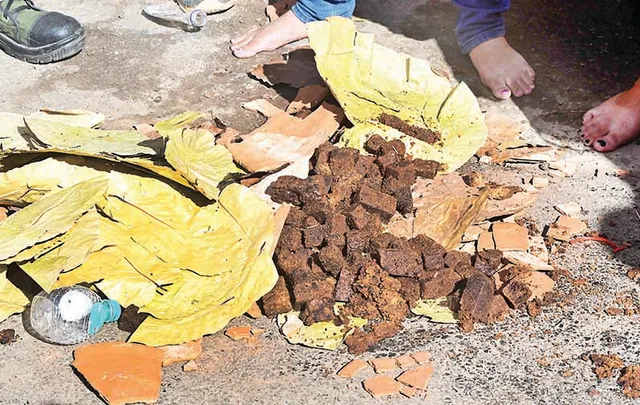 ବଡ଼ଦାଣ୍ଡରେ ପୋଡ଼ପିଠା କଳି; ମାଉସୀ ମା’ ମନ୍ଦିର ଆଗରେ ଦୁଇ ପୂଜକ ପିଟାପିଟି