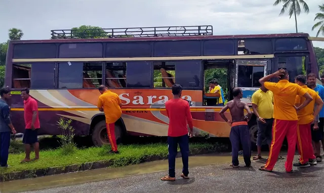 ସୁନାବେଶ ଦେଖି ଫେରିଲା ବେଳେ ଓଲଟିଲା ବସ୍‌: ୩୦ ଆହତ, ୪ଗୁରୁତର