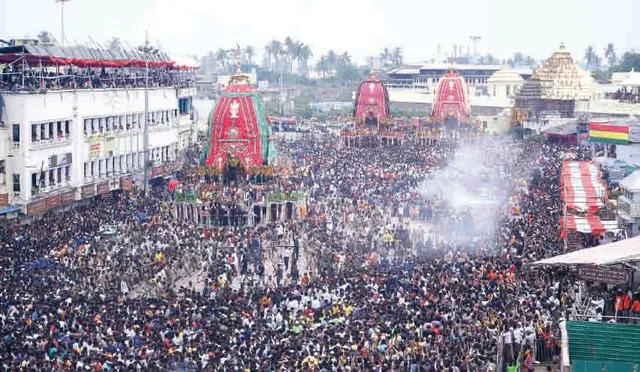 ଶ୍ରୀଜିଉଙ୍କ ଆଗରେ ସେବାୟତ, ଶ୍ରୀମୁଖ ଦର୍ଶନରୁ ବଞ୍ଚିତ ହେଲେ ଭକ୍ତ