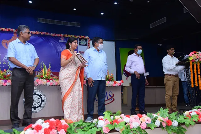 ପରୀକ୍ଷା ନୁହେଁ; ସମାଜ ଆମକୁ ମାର୍କସିଟ୍‌ ଦେଉ: ତନୟା