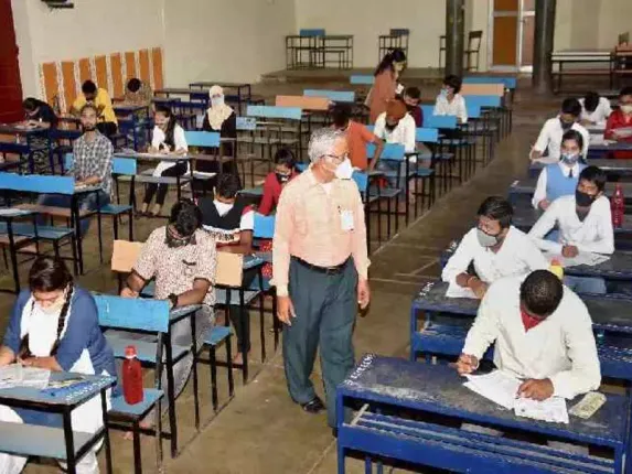 ଏଣିକି ଘରଠାରୁ ୩୦୦ କିଲୋମିଟର ଦୂରତା ଭିତରେ ପରୀକ୍ଷା ଦେବେ ରେଳ ବିଭାଗରେ ଚାକିରି ଆଶାୟୀ ପ୍ରାର୍ଥୀ