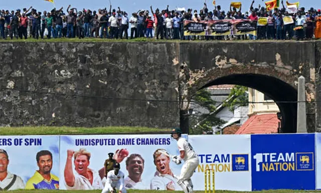 ବାହାରେ ବିକ୍ଷୋଭ, ଭିତରେ କ୍ରିକେଟ୍