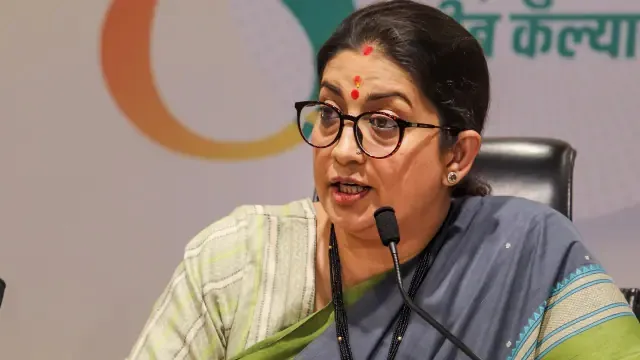 ମୋ ଝିଅ ପାଠ ପଢ଼ୁଛି, ବାର୍ ଚଳାଉନାହିଁ; କଂଗ୍ରେସର ଆରୋପକୁ ନେଇ ସ୍ମୃତି ଇରାନୀଙ୍କ ଜବାବ