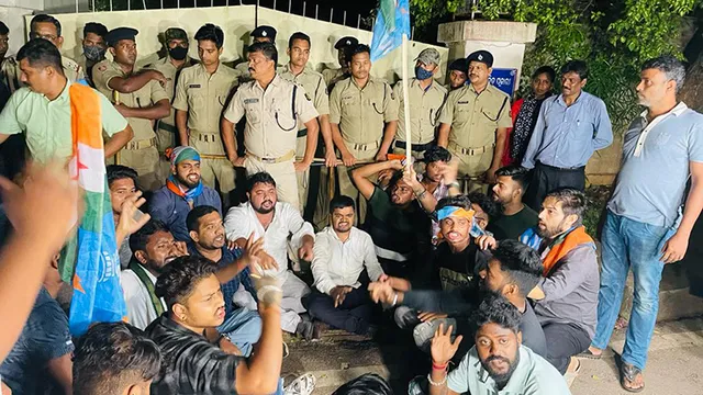 ଛାତ୍ରୀ ଆତ୍ମହତ୍ୟା ଘଟଣା: ଉଚ୍ଚଶିକ୍ଷା ମନ୍ତ୍ରୀଙ୍କ ବାସଭବନକୁ ଟମାଟୋ ମାଡ଼