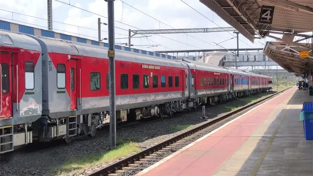 ଏଣିକି ଟ୍ରେନ୍‌ରେ ମିଳିବ ଆଞ୍ଚଳିକ ଖାଦ୍ୟ