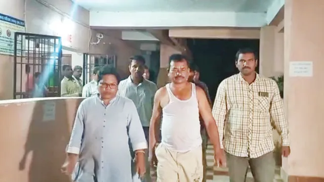 ‌ଯୌତୁକ ନିର୍ଯାତନା ମାମଲା ‌କୋହଳ ପାଇଁ ଲାଞ୍ଚ: ପୁଲିସ ବାବୁଙ୍କୁ ଗୋଡ଼ାଇ ଧରିଲା ଭିଜିଲାନ୍ସ