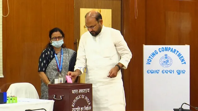 ମାନିଲେନି ଦଳୀୟ ନିଷ୍ପତ୍ତି: ଦ୍ରୌପଦୀଙ୍କୁ ଭୋଟ୍ ଦେଲେ ମୋକିମ୍