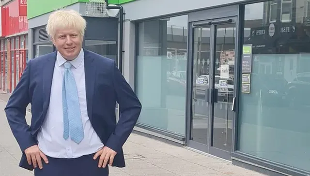 ଏବେ ଗୋଟାଏ ‘ଜବ୍‌ ସେଣ୍ଟର୍‌’ ଆଗରେ ଠିଆ ହୋଇଛି ବୋରିସ୍‌ ଜନ୍‌ସନ୍‌ଙ୍କ ମହମ ପ୍ରତିମୂର୍ତ୍ତି