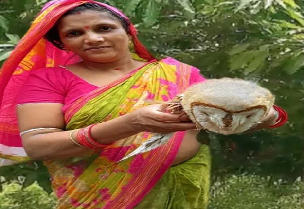 ମହିଳାଙ୍କ ହାତରେ ବିରଳ ଧଳାପେଚା