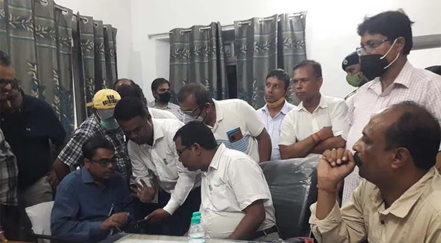 ଯାତ୍ରୀଙ୍କୁ ଦୁର୍ବ୍ୟହାର ସହ ମାଡ଼ ମାରିବା ମହଙ୍ଗା ପଡ଼ିଲା, ଟିଟିଇ ନିଲମ୍ବିତ