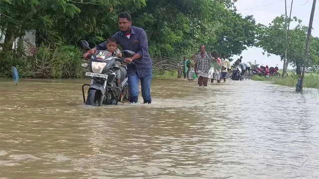 ବିପଦ ସଙ୍କେତ ଉପରେ ବୈତରଣୀ: ୩୦ ପଞ୍ଚାୟତର ଚାଷଜମି ଜଳମଗ୍ନ, ରାସ୍ତାରେ ୨ଫୁଟ ଉଚ୍ଚର ପାଣି