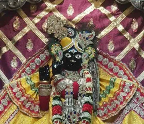 ରାସଲୀଳାବେଳେ ଓଦା ହେଉଥିଲେ କୃଷ୍ଣ, ରାଧା-କୃଷ୍ଣଙ୍କ ପାଇଁ ରେନକୋଟ ପଠାଇଲେ ଶ୍ରଦ୍ଧାଳୁ!