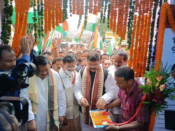 ରାଉରକେଲା ‌ଷ୍ଟେସନରେ ହର ଘର ତ୍ରିରଙ୍ଗା ପ୍ରଦର୍ଶନୀକୁ ଉଦଘାଟନ କଲେ କେନ୍ଦ୍ର ଶିକ୍ଷା ମନ୍ତ୍ରୀ