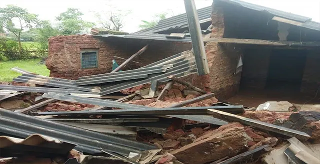 ଲଗାଣ ବର୍ଷାରେ ଘର ଭାଙ୍ଗିଲା, ୩ ଆହତ